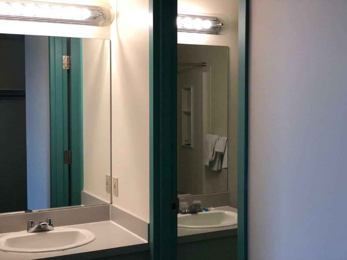 Westwind Motor Inn Drayton Valley Esterno foto